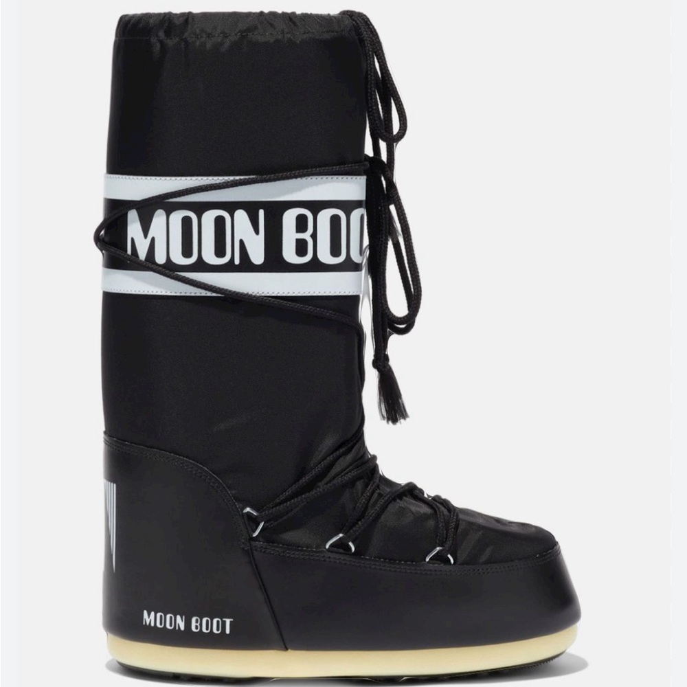 Moon Boot (with tags)